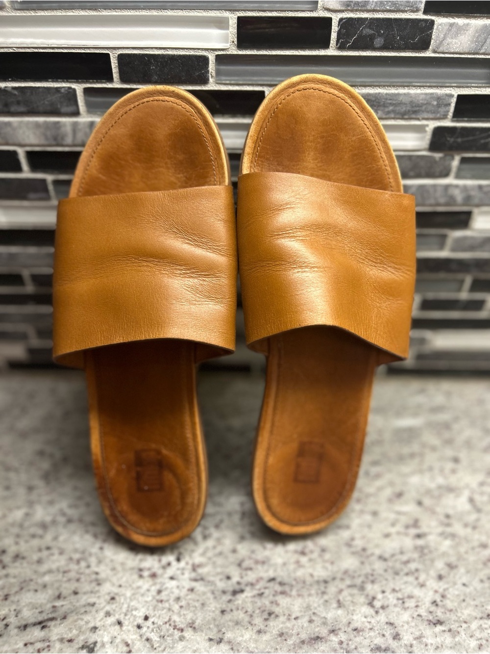 Fitflop Women's Tan Leather Slide Sandals size 8 - Picture 2 of 8